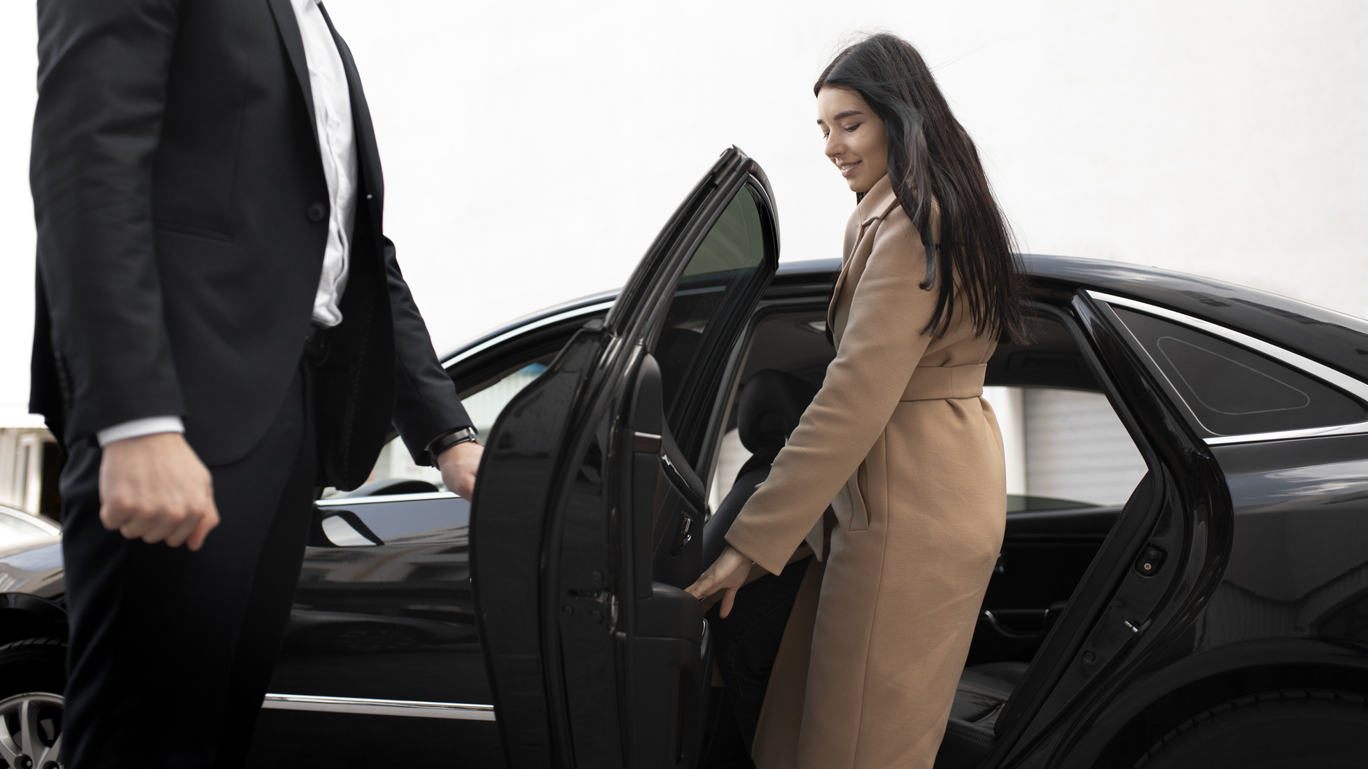 woman-getting-taxi-car (1)
